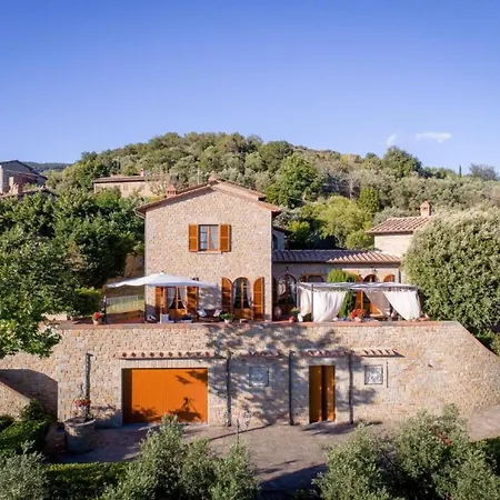 Wunderschoene In Mit Grosser Terrasse By Interhome דירה קורטונה